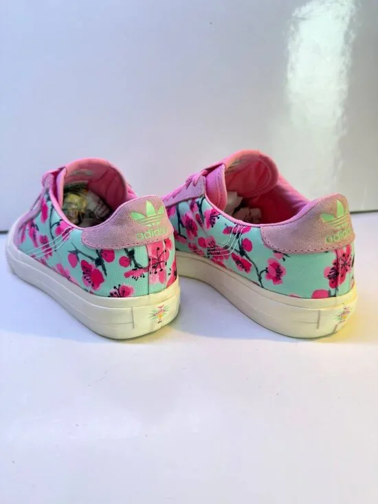 Adidas x AriZona Floral Sneakers – Women’s US 6 - Picture 9 of 15